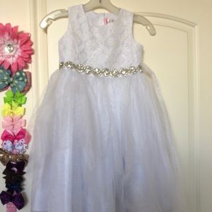 Beautiful white dress. Size 6
